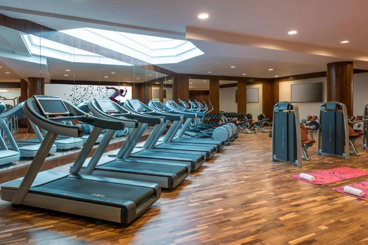 فندق شيراتون عمان مسقط المظهر الخارجي الصورة The gym at the hotel
