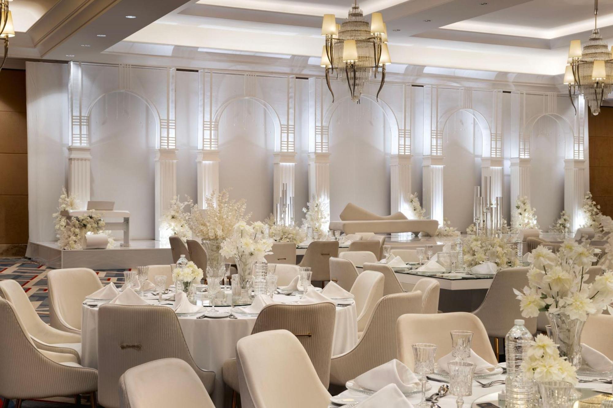 فندق شيراتون عمان مسقط المظهر الخارجي الصورة The ballroom at The Riverview