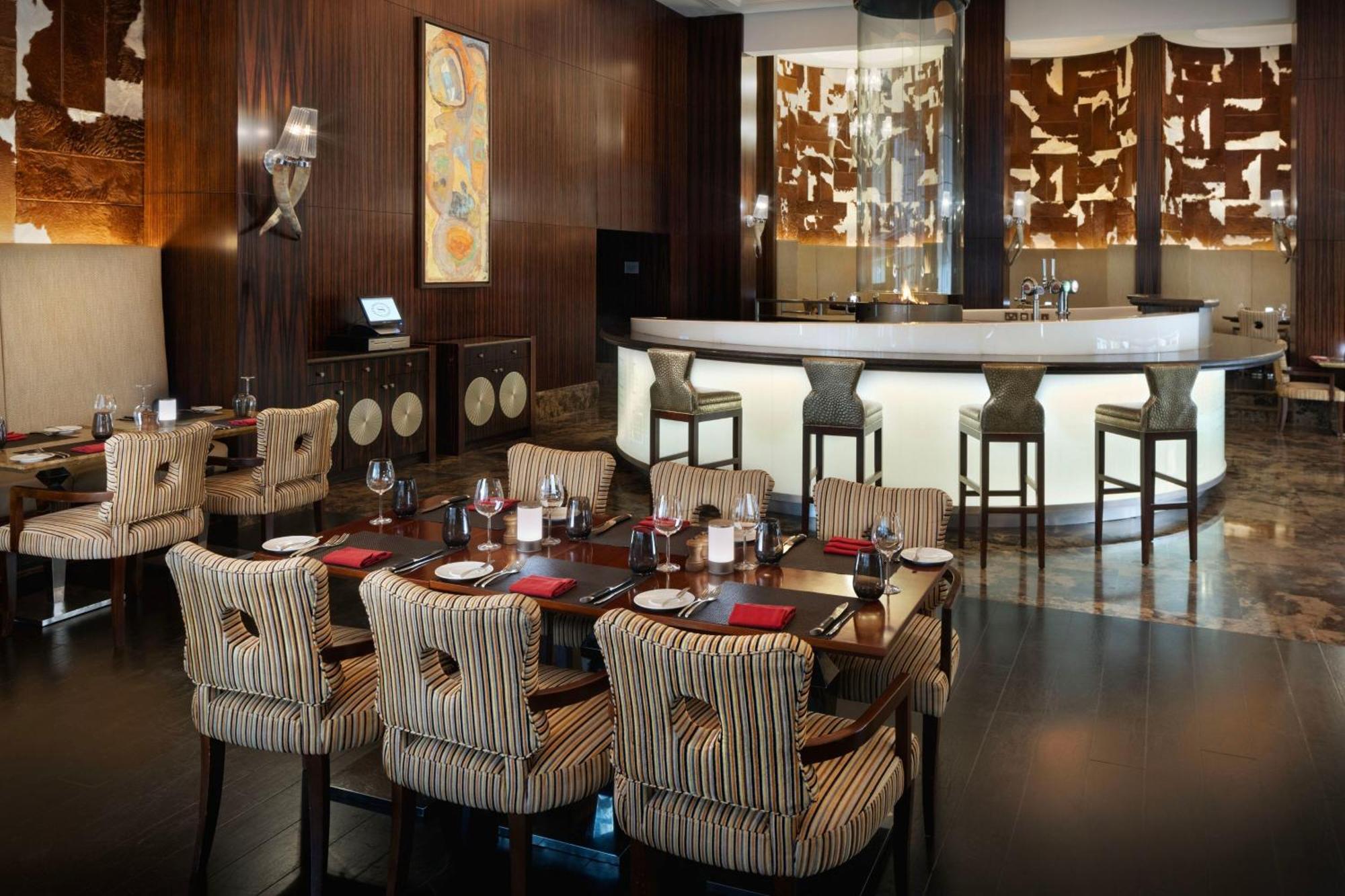 فندق شيراتون عمان مسقط المظهر الخارجي الصورة The interior of the restaurant