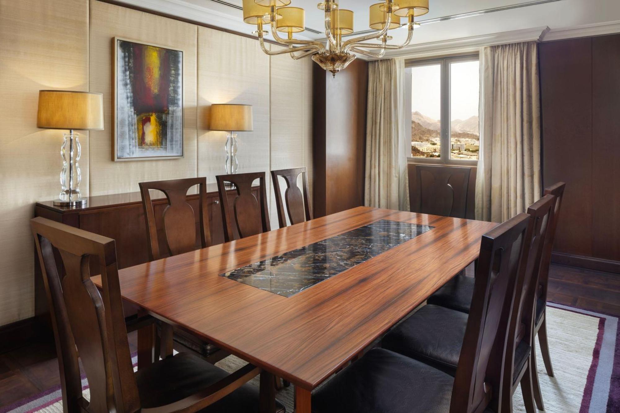 فندق شيراتون عمان مسقط المظهر الخارجي الصورة A dining room