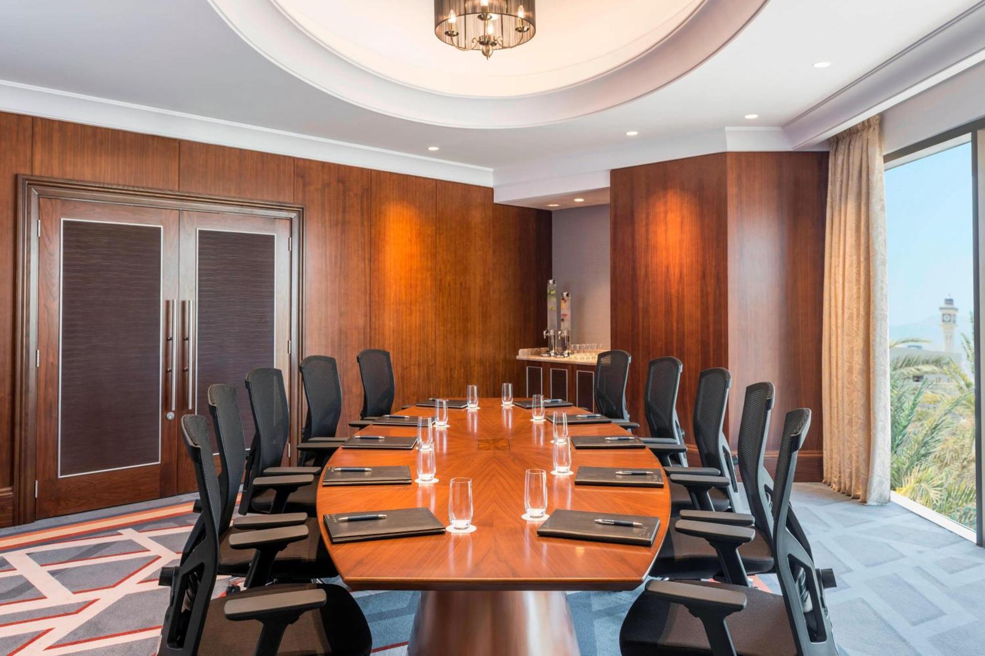فندق شيراتون عمان مسقط المظهر الخارجي الصورة Boardroom