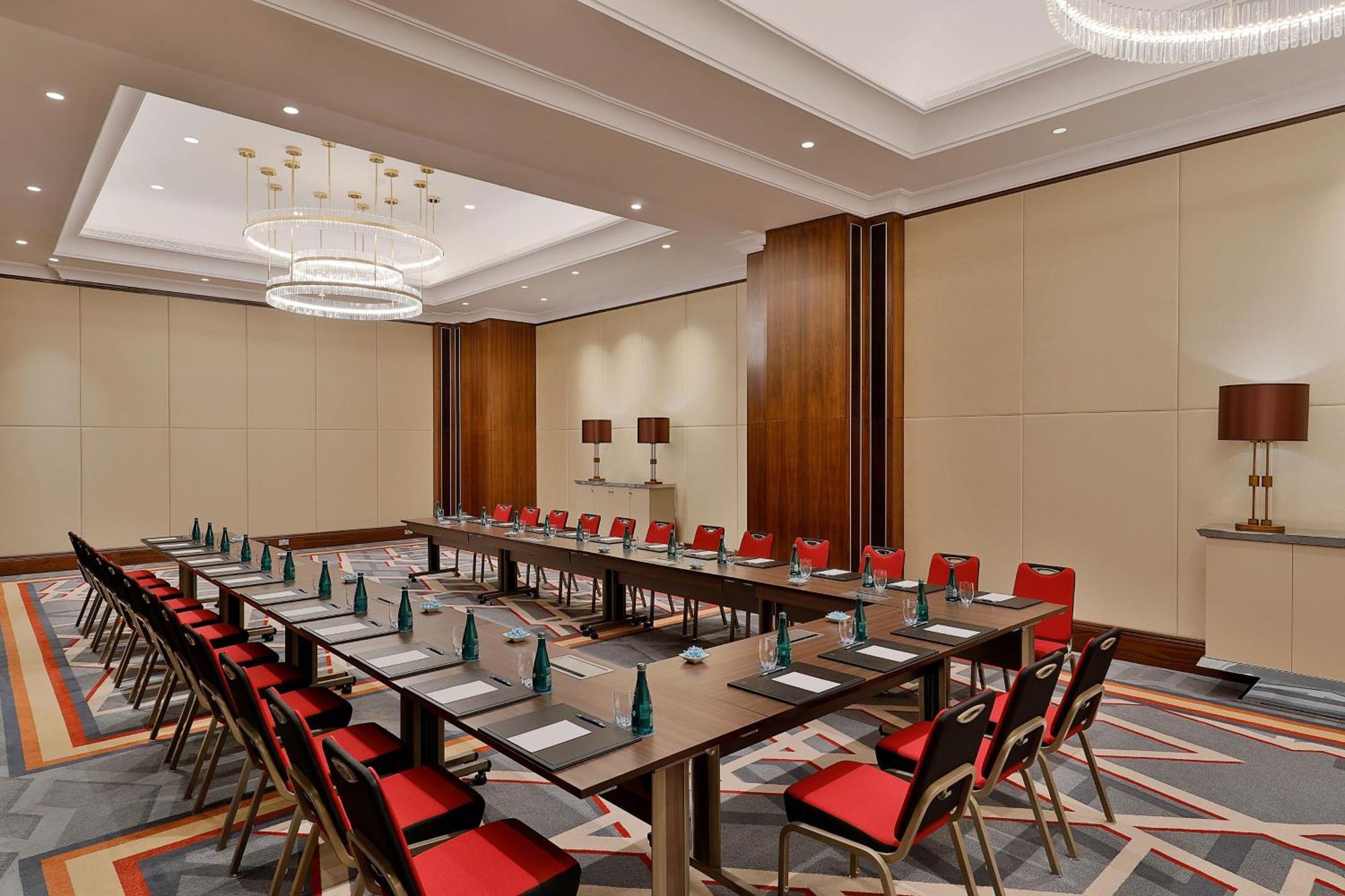 فندق شيراتون عمان مسقط المظهر الخارجي الصورة Meeting room