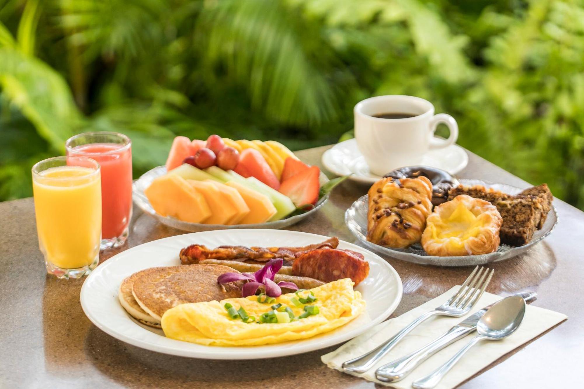 فندق شيراتون عمان مسقط المظهر الخارجي الصورة A typical American breakfast